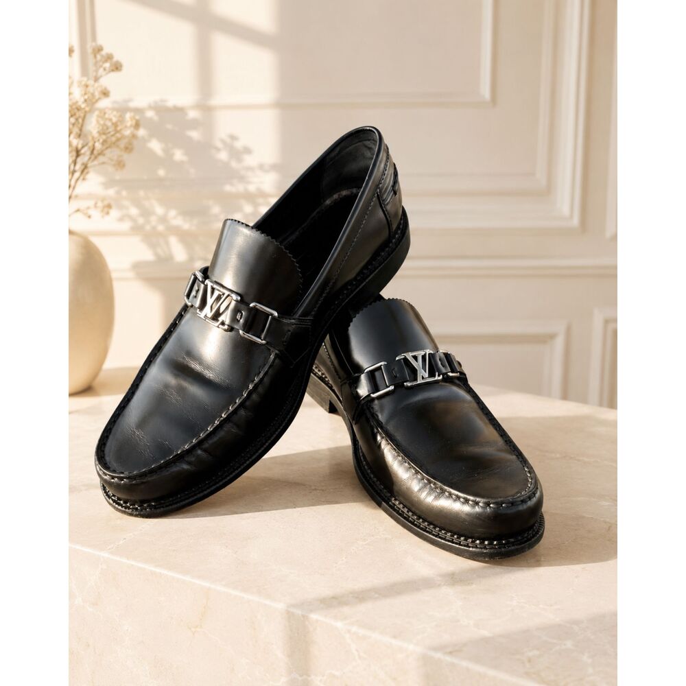 Louis Vuitton Le Mocassin Men’s 9M Black Leather LV Logo Loafers Made Italy Box